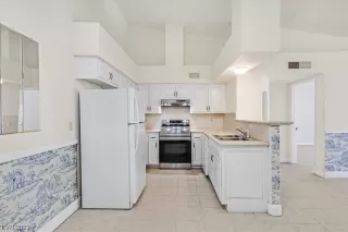 Photo #5: 2527154 Listing