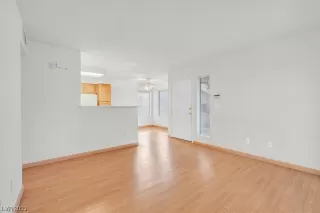 Photo #2: 2527373 Listing