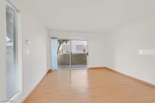 Photo #3: 2527373 Listing