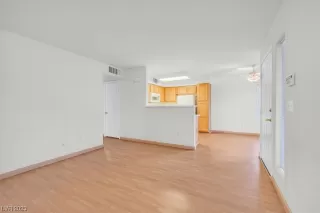 Photo #6: 2527373 Listing