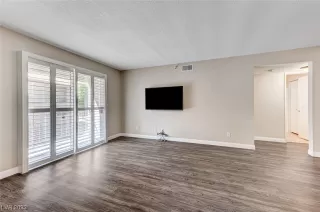 Photo #4: 2527394 Listing