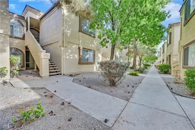 MLS: 2527402 Condo For Sale