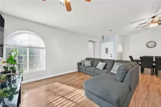 Photo #4: 2527402 Listing 