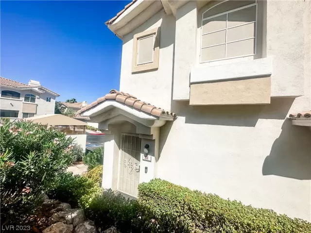 MLS: 2527448 Condo For Sale
