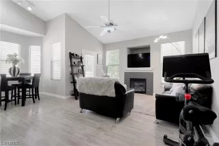 Photo #2: 2527461 Listing