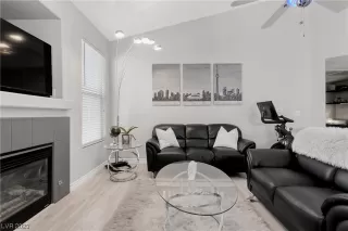 Photo #3: 2527461 Listing