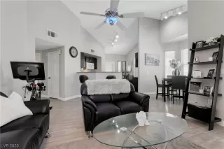 Photo #6: 2527461 Listing