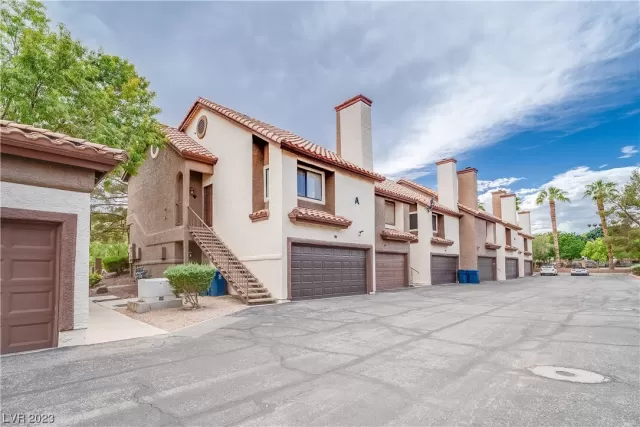 MLS: 2527468 Condo For Sale