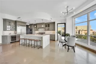 Photo #1: 2527483 Listing