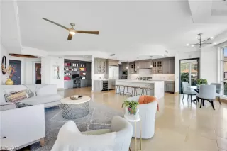 Photo #4: 2527483 Listing