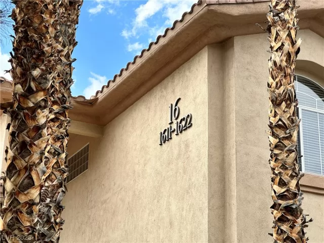 MLS: 2527508 Condo For Sale