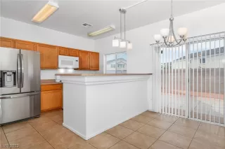 Photo #5: 2527569 Listing