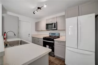 Photo #3: 2527597 Listing