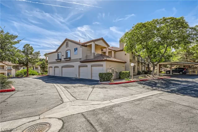 MLS: 2527609 Condo For Sale