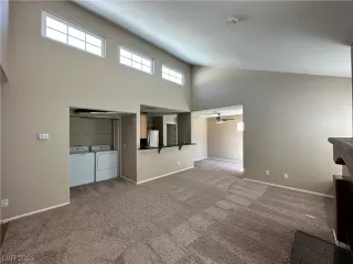 Photo #4: 2527618 Listing