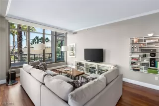 Photo #2: 2527629 Listing