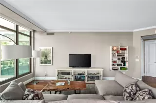 Photo #3: 2527629 Listing