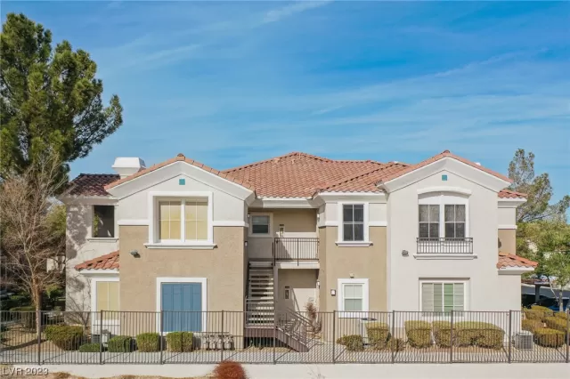 MLS: 2527632 Condo For Sale