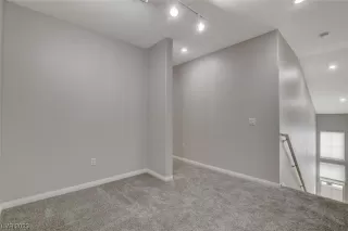 Photo #4: 2527636 Listing