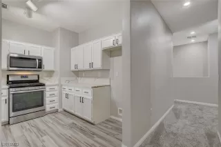 Photo #6: 2527636 Listing