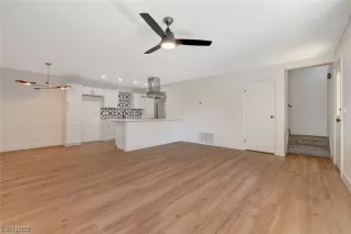 Photo #6: 2527648 Listing