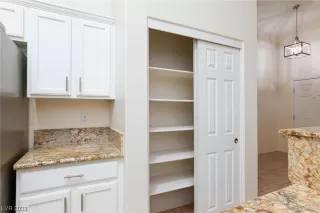Photo #6: 2527654 Listing