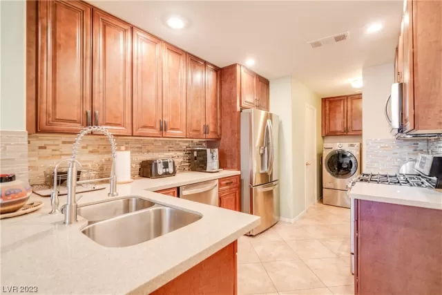 MLS: 2527661 Condo For Sale