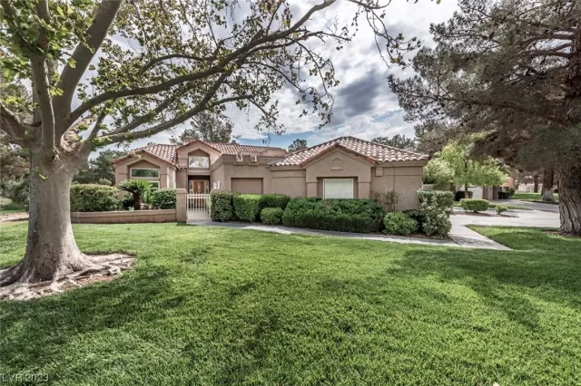 MLS: 2527662 Condo For Sale