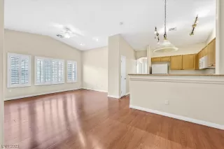 Photo #2: 2527690 Listing