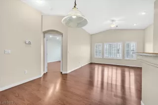 Photo #3: 2527690 Listing