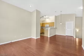 Photo #5: 2527690 Listing