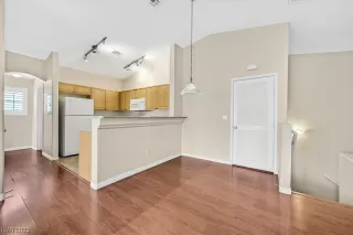 Photo #6: 2527690 Listing