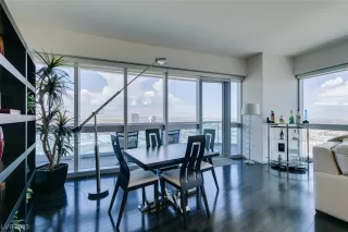 Photo #5: 2527698 Listing 