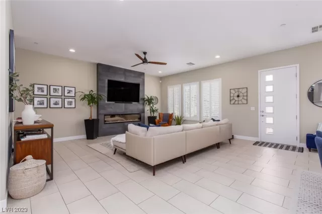 MLS: 2527700 Condo For Sale