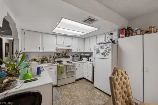 Photo #4: 2527850 Listing