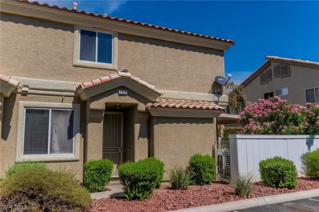 MLS: 2527885 Condo For Sale