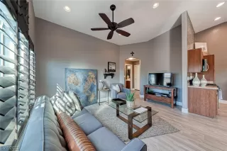 Photo #2: 2527903 Listing