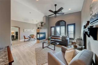 Photo #3: 2527903 Listing