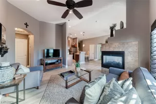 Photo #4: 2527903 Listing