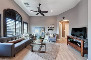 Photo #5: 2527903 Listing