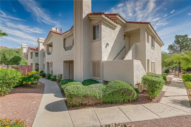 MLS: 2527912 Condo For Sale