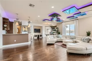 Photo #3: 2527925 Listing