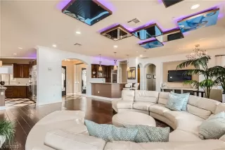 Photo #4: 2527925 Listing