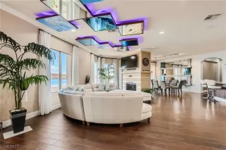 Photo #5: 2527925 Listing