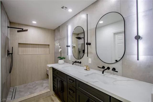 MLS: 2527965 Condo For Sale