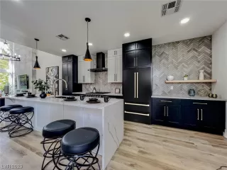 Photo #1: 2527965 Listing