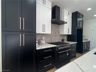 Photo #2: 2527965 Listing