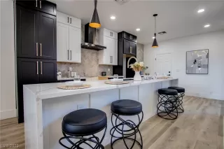 Photo #5: 2527965 Listing