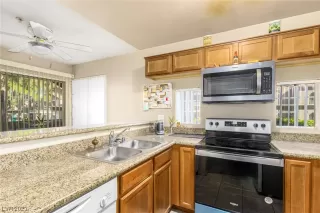 Photo #5: 2528008 Listing