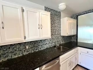 Photo #4: 2528065 Listing